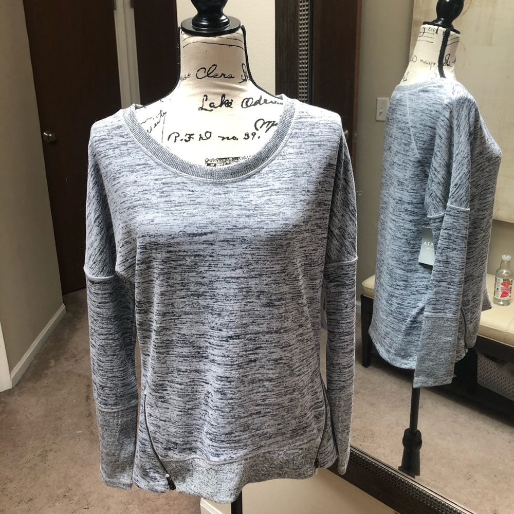 Athleta crew neck sweatshirt